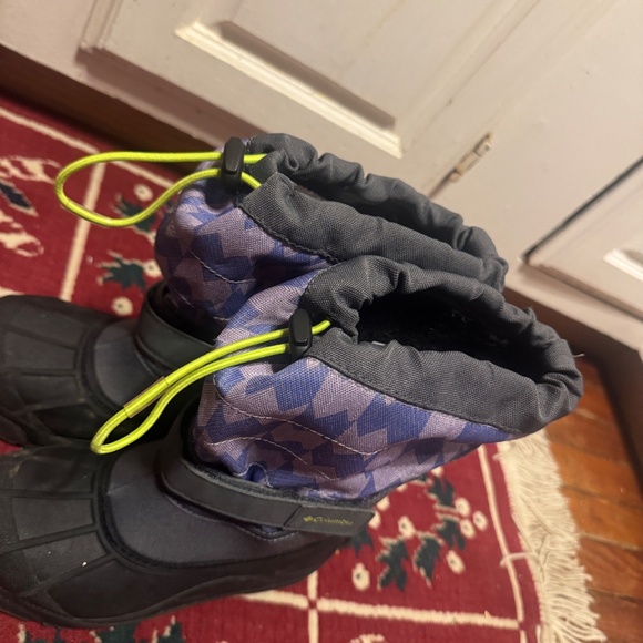 Durable Columbia snow boots for kids. Black base with lavender chevron design. I - Picture 3 of 6